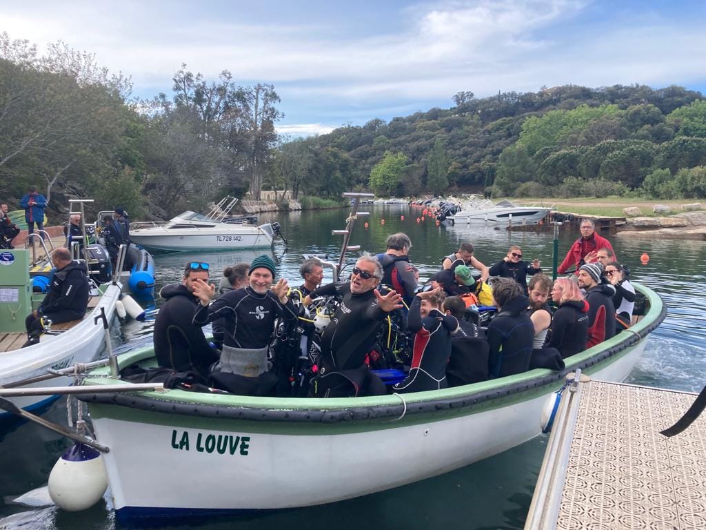 photo des membres sur le bateau